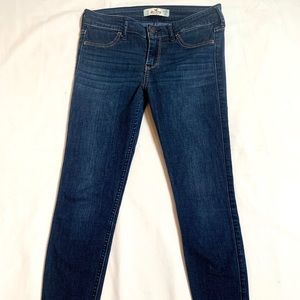 ☀️ Hollister dark wash skinny jeans size 3S.